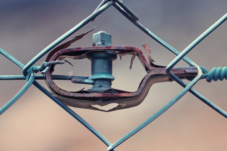How to Fix a Wire Fence